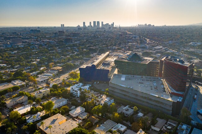 620 Huntley Dr in West Hollywood, CA - Building Photo - Building Photo