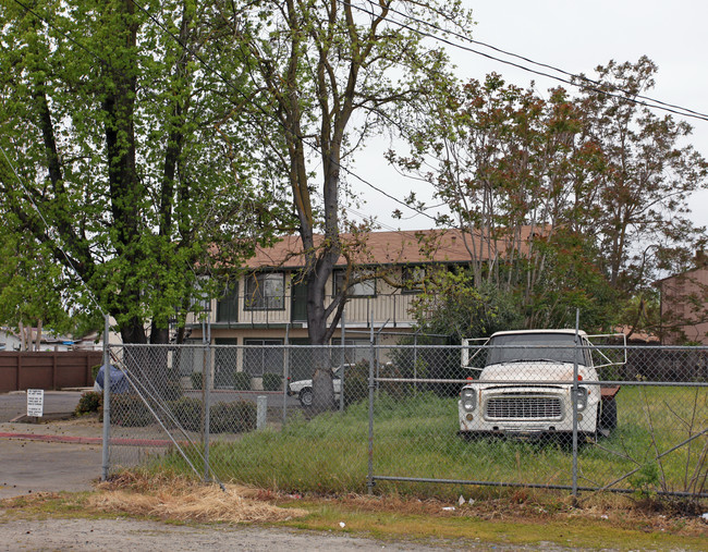 1097 Olive Ave in Turlock, CA - Building Photo - Building Photo