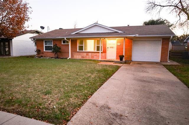 3136 Colchester Dr in Farmers Branch, TX - Building Photo