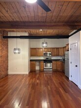 471 Silver St, Unit 205 in Manchester, NH - Building Photo - Building Photo