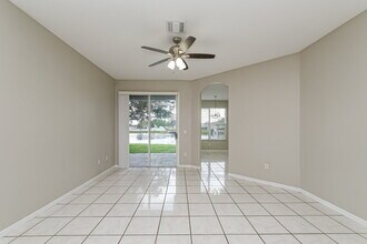 1223 Alpine Lake Dr in Brandon, FL - Building Photo - Building Photo
