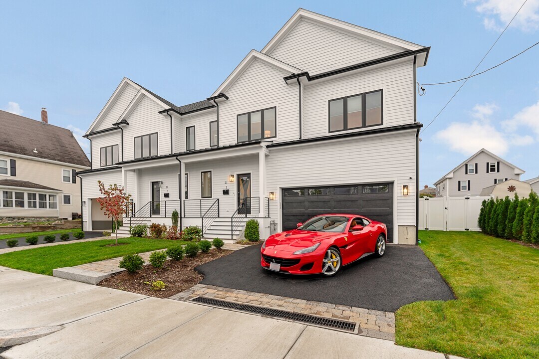 21 Bolton St, Unit 1 in Waltham, MA - Building Photo