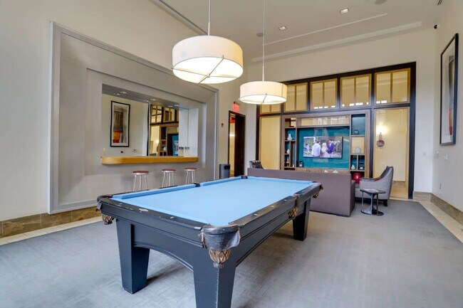 550 14th St S-Unit -FL13-ID1022398P in Arlington, VA - Building Photo - Building Photo