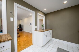 207 Shearwater Ct W, Unit 54 in Jersey City, NJ - Foto de edificio - Building Photo