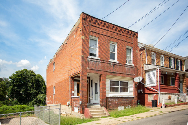 82 Harlem Ave in Mckees Rocks, PA - Foto de edificio - Building Photo