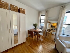 4 W 101st St, Unit #39 in New York, NY - Foto de edificio - Building Photo