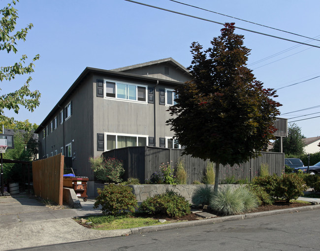 Moreland Apartments in Portland, OR - Building Photo - Building Photo