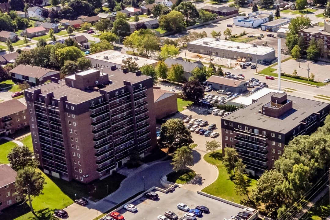 727 Second St in London, ON - Building Photo