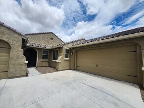 18380 W Sandlewood Dr in Goodyear, AZ - Building Photo - Building Photo