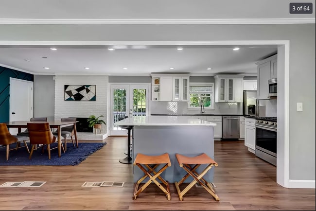 property at 6858 Lockridge Dr NW