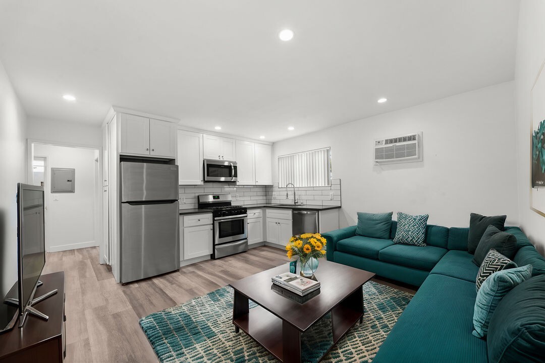 925 W 30th St in Los Angeles, CA - Building Photo