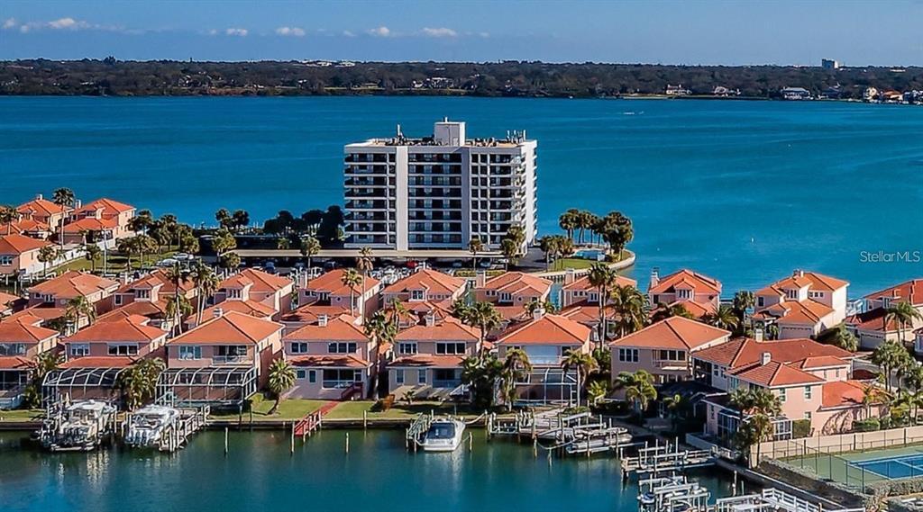 240 Sand Key Estates Dr in Clearwater, FL - Building Photo