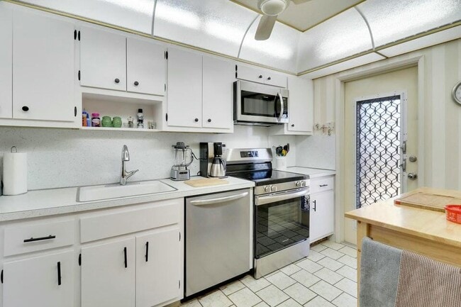 2350 NE 14th St, Unit 406 in Pompano Beach, FL - Building Photo - Building Photo