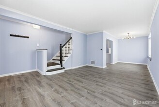 43 Freeman St in Woodbridge Township, NJ - Foto de edificio - Building Photo