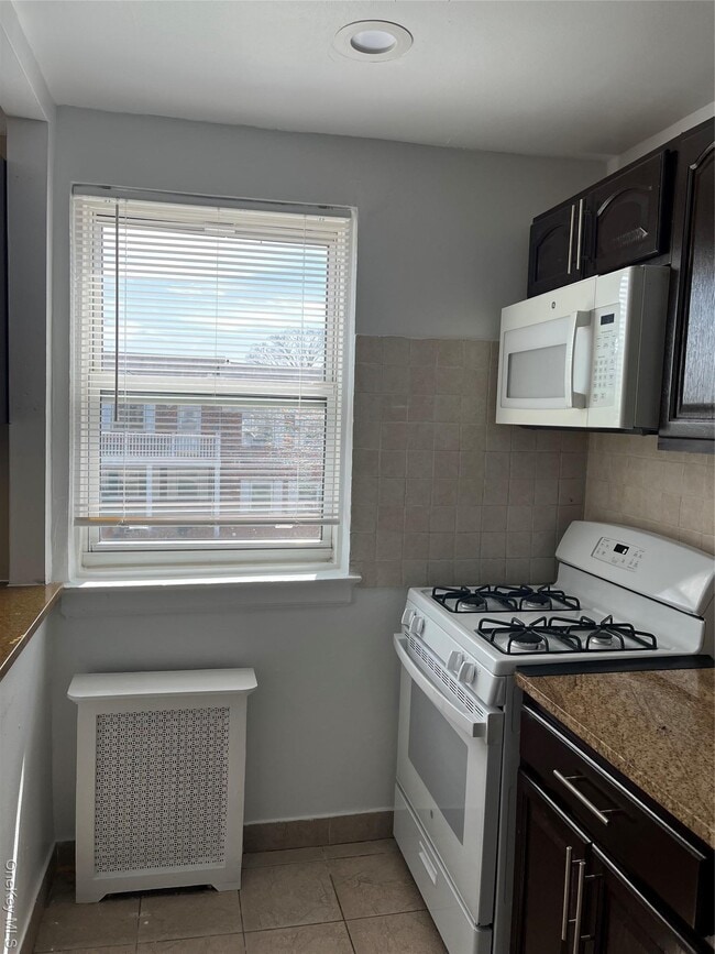 72-05 Little Neck Pkwy in Queens, NY - Building Photo - Building Photo