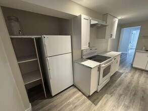 1091 Whitefield Dr in Peterborough, ON - Building Photo - Building Photo