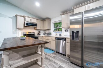 7707 Bailey Cove Rd SE in Huntsville, AL - Building Photo - Building Photo