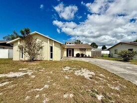 6149 Staunton Dr in Holiday, FL - Building Photo