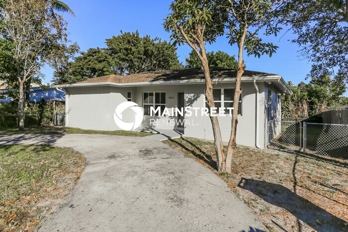5819 Wilson St in Hollywood, FL - Building Photo