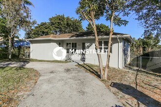 5819 Wilson St in Hollywood, FL - Building Photo - Building Photo