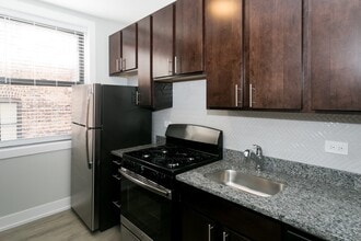 705 W Brompton Ave, Unit A06C in Chicago, IL - Building Photo - Building Photo