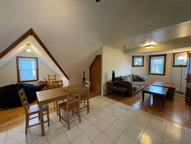 65 Fairbanks St, Unit 2 in Boston, MA - Foto de edificio - Building Photo