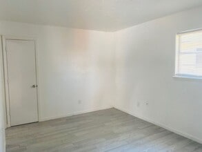 305 S 5th St in Noble, OK - Foto de edificio - Building Photo