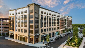 Hanover Toscana in Salem, NH - Building Photo