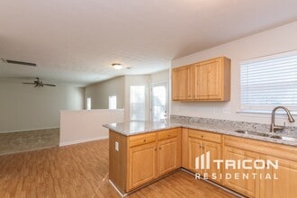 19021 Kanawha Dr in Cornelius, NC - Building Photo - Building Photo