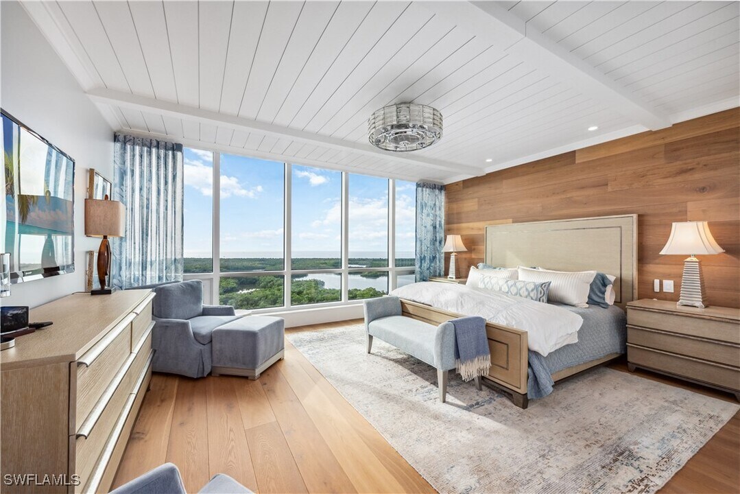 13925 Old Coast Rd in Naples, FL - Building Photo