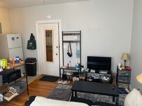 1629 Commonwealth Ave, Unit 18 in Boston, MA - Foto de edificio - Building Photo