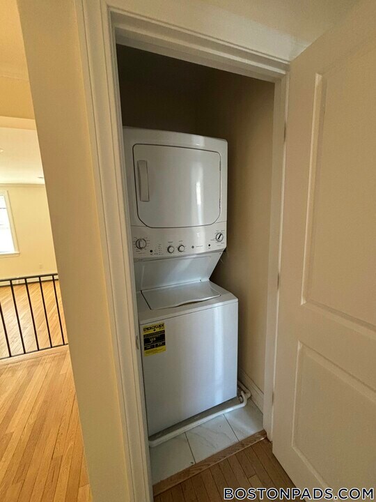 37 Auburn St, Unit 1 in Brookline, MA - Foto de edificio