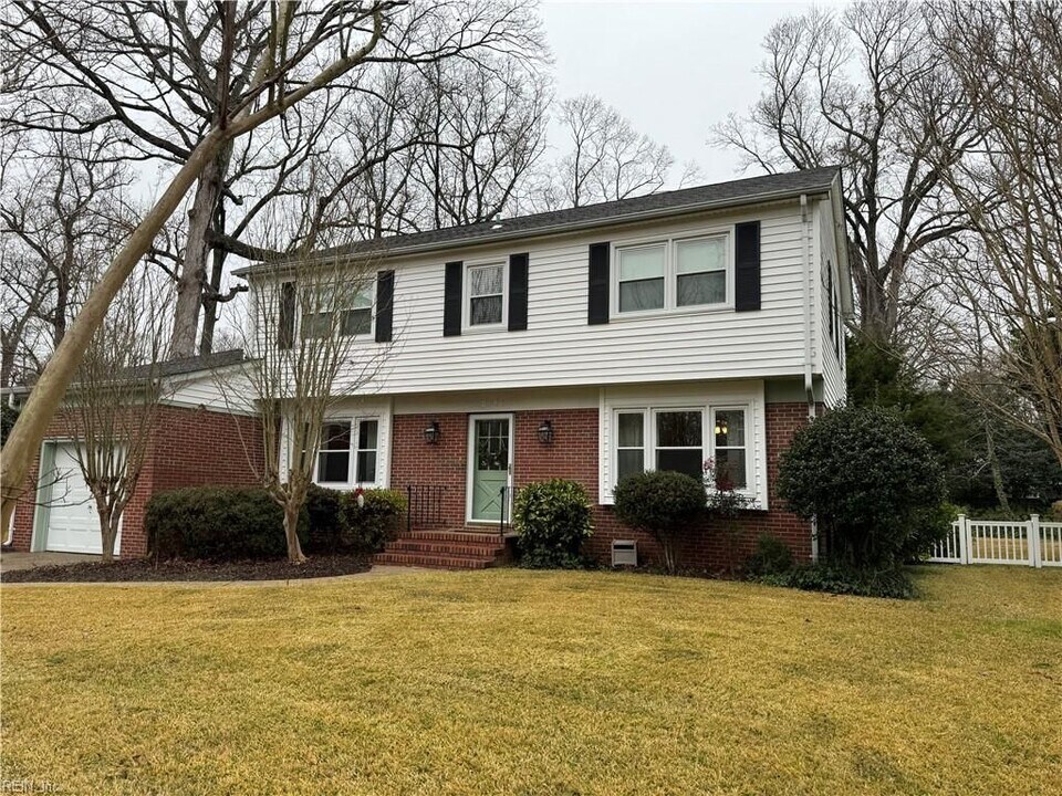 3716 S Queensgrove Cir in Virginia Beach, VA - Building Photo