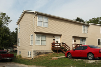 Townehouse Garden Apartments in Charlestown, IN - Building Photo - Building Photo