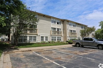 Montgomery Club Apartments* in Gaithersburg, MD - Building Photo - Building Photo