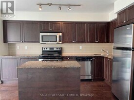 215 Fort York Blvd in Toronto, ON - Building Photo