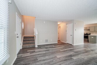 2027 Winding Hollow Dr in Grove City, OH - Building Photo - Building Photo