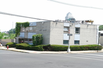 301 W Jersey Ave in Elizabeth, NJ - Building Photo - Building Photo