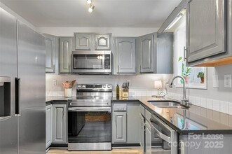 212 Short Michigan Ave in Asheville, NC - Building Photo - Building Photo