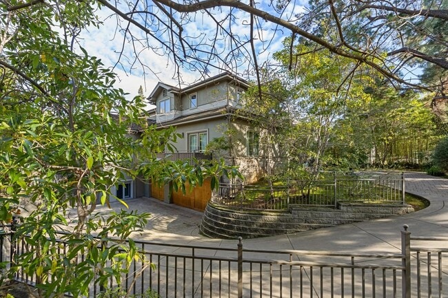 253 Hillview Ave in Los Altos, CA - Building Photo - Building Photo