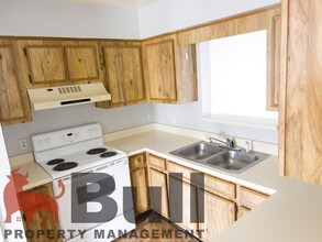 28 Sandalwood Ct in Oviedo, FL - Foto de edificio - Building Photo