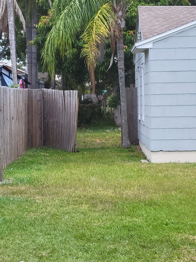 2701 47th Ave N in St. Petersburg, FL - Building Photo - Building Photo