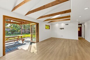 1939 Park Crest Dr in Encinitas, CA - Building Photo