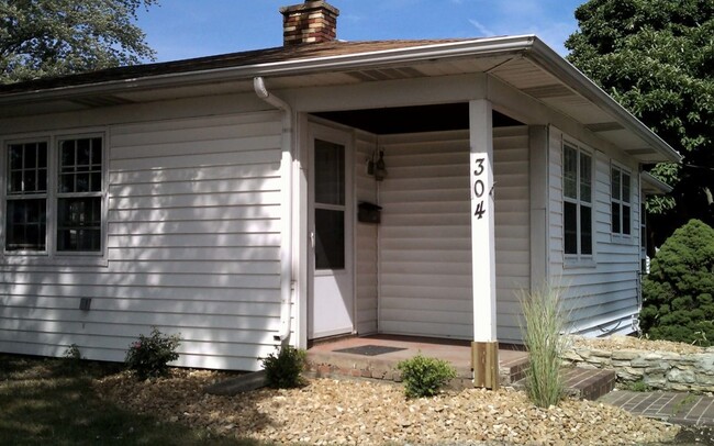 property at 304 S Mattis Ave