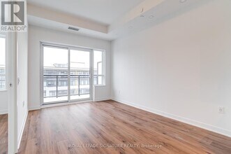 395 Dundas St W in Oakville, ON - Building Photo - Building Photo