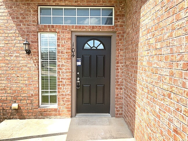 104 E Helena St in Broken Arrow, OK - Building Photo - Building Photo