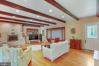 5135 Summit Dr in Fairfax, VA - Building Photo - Building Photo