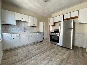 14 Belknap St, Unit 3 in Somerville, MA - Building Photo - Building Photo