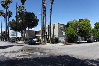 7101 Alabama Ave in Canoga Park, CA - Building Photo - Building Photo