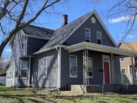 1320 25th St in Rock Island, IL - Building Photo